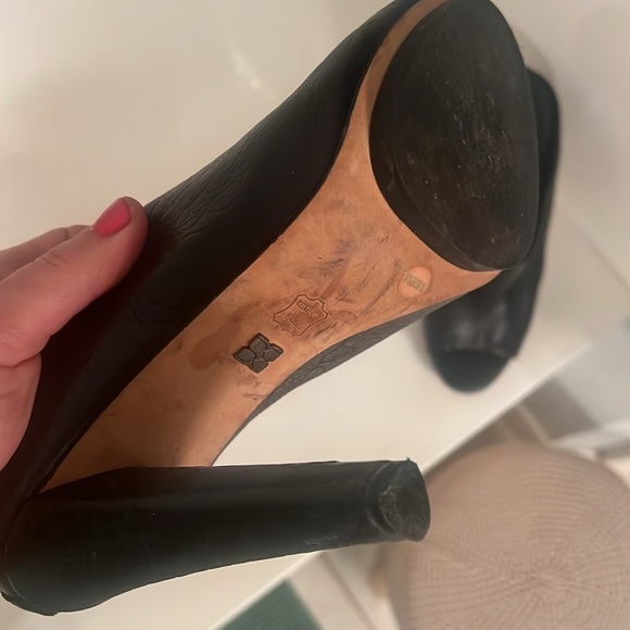 BCBG Max Azria leather 4inch open toe mules.size 8.5 - Picture 3 of 5